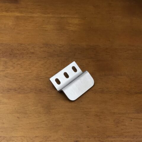 機械の固定金具